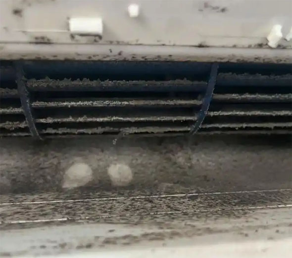 望花空调吹的风有股烧焦味是怎么回事